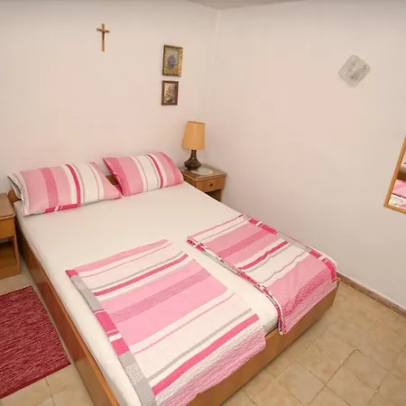 Pensionat Regina Island Cres, 70m From The Sea *