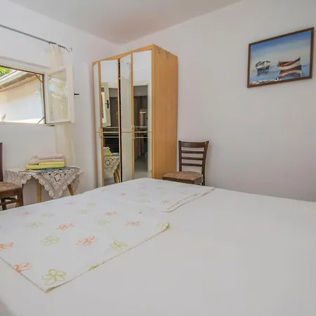 Pensiune Regina Island Cres, 70m From The Sea