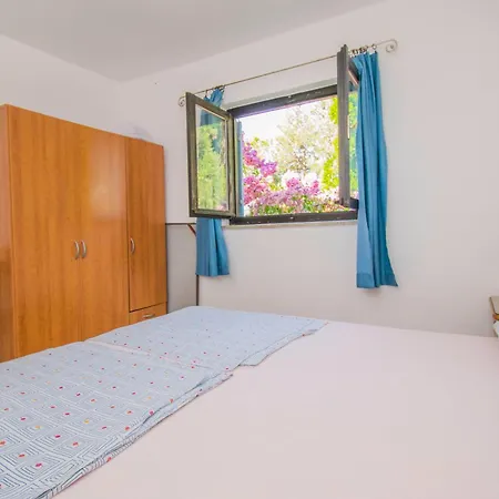 Regina Island Cres, 70m From The Sea *